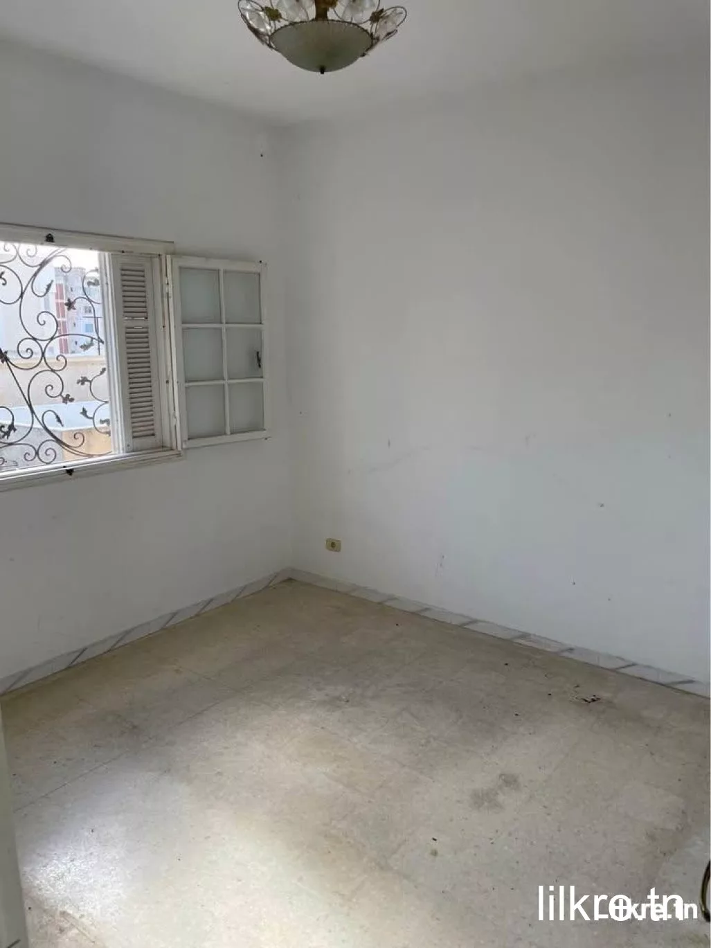 A louer un studio à  hedi Nouira
