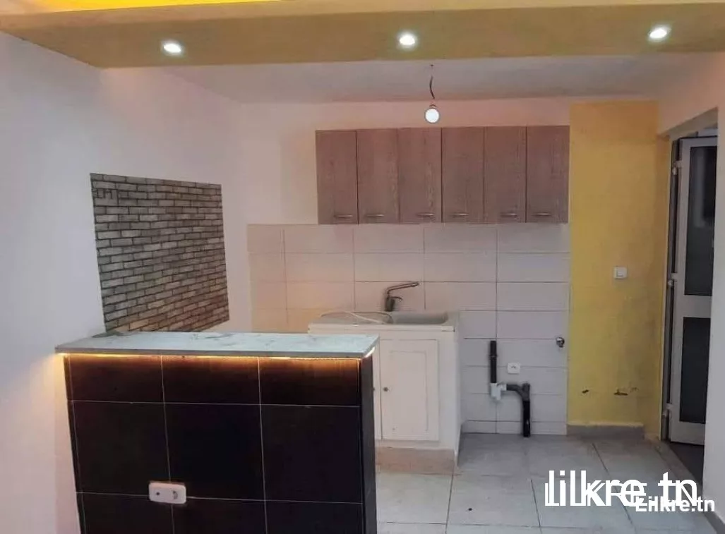 A louer un studio à soukra 