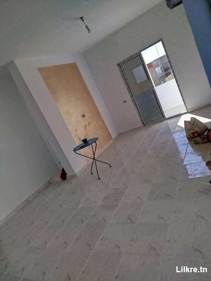 A louer un Etage de maison à Cite Ettahrir
