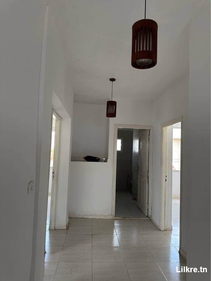  Étage de villa a louer  S+3 la soukra