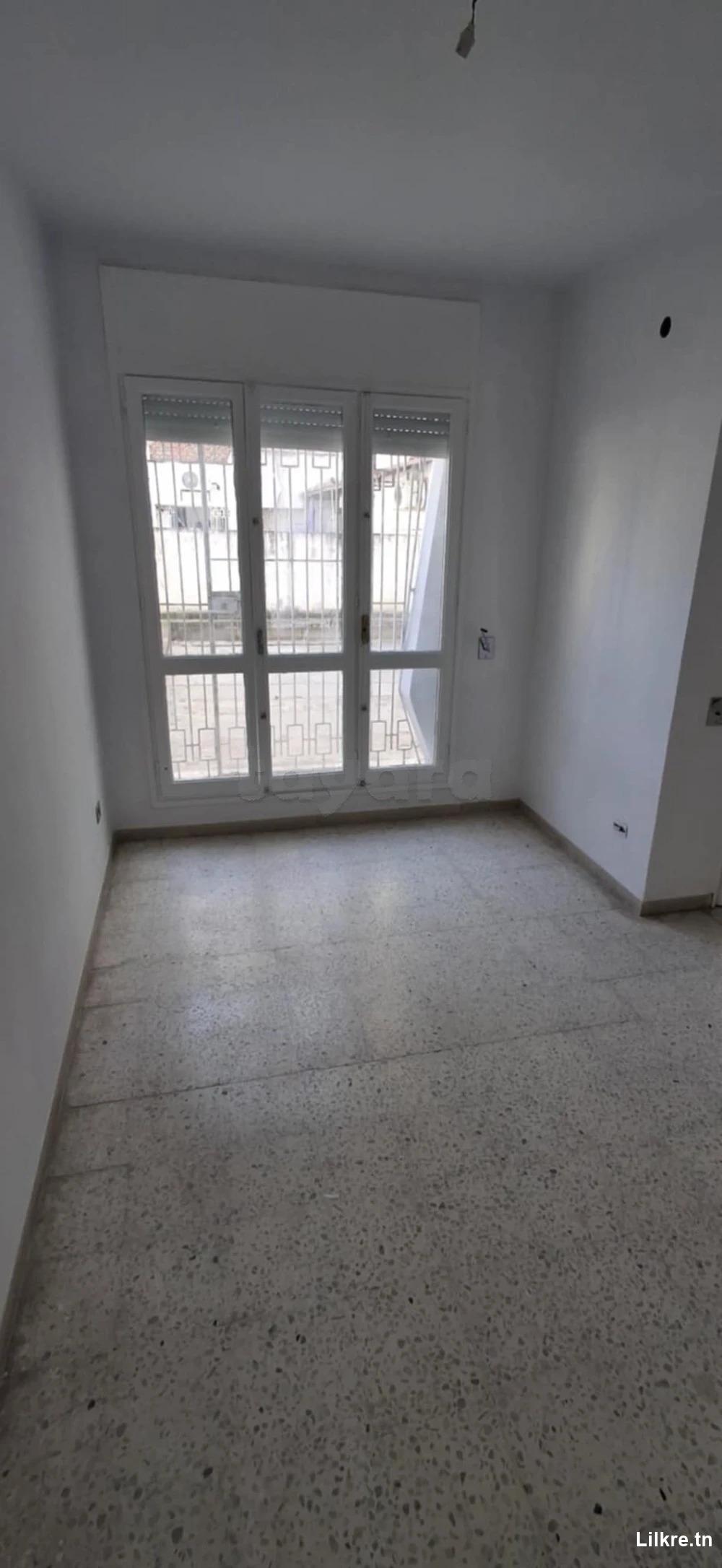 Un appartement à louer S+2 bureautique