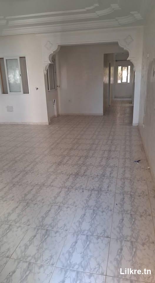à louer étage de villa à bhar lazreg