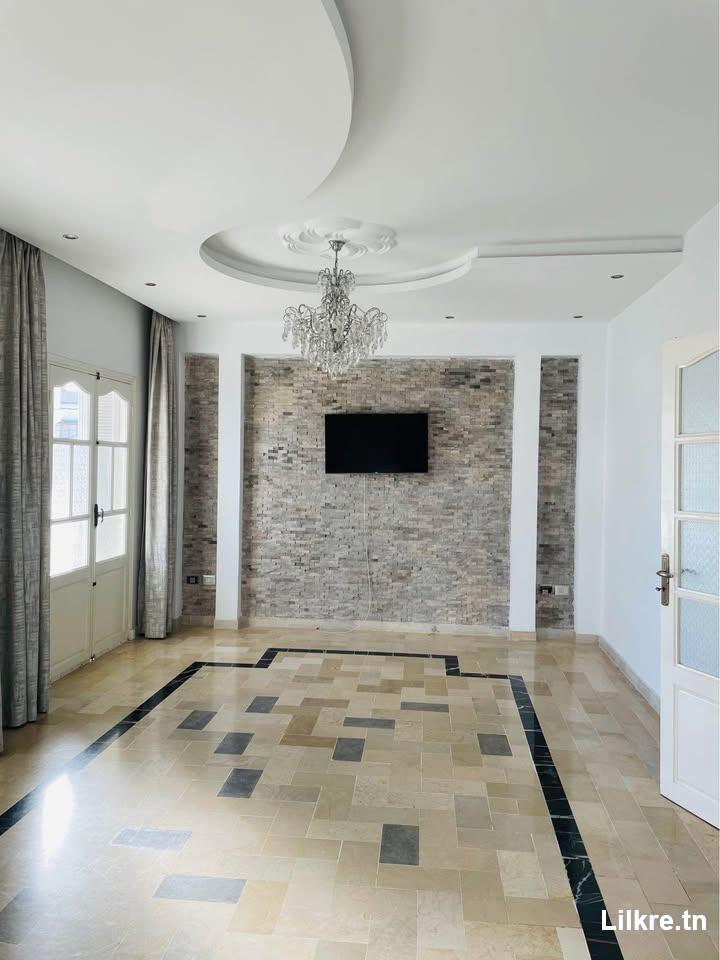 à louer étage de villa  haut standing au Bardo