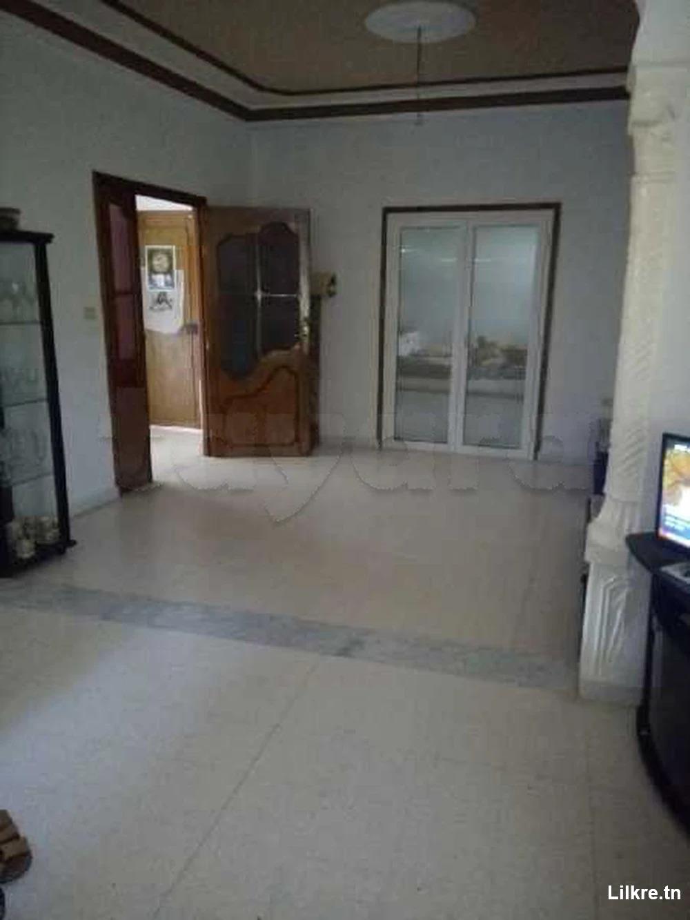 à louer une maison vide à cité el idha3a el agba