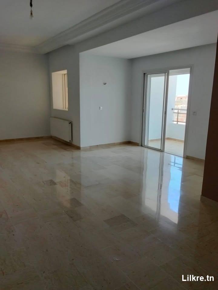 A louer un appartement haut standing à Rades plage