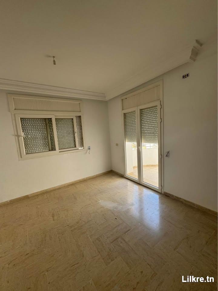 À LOUER un Appartement S+4 en Excellent État à L’Aouina