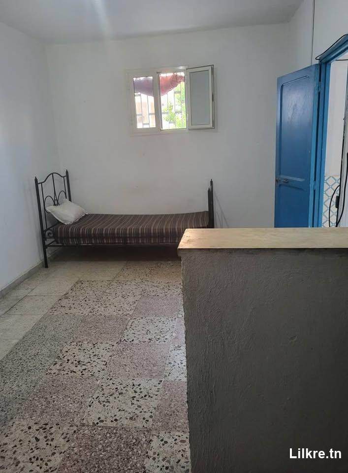 À louer : Studio S+0 semi-meublé à Cité El Khadra