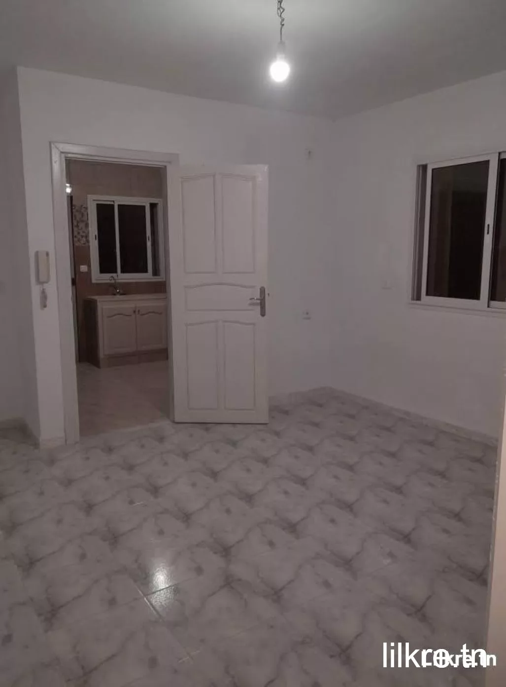 À louer un Studio S+1 à petit prix à Chotrana 1
