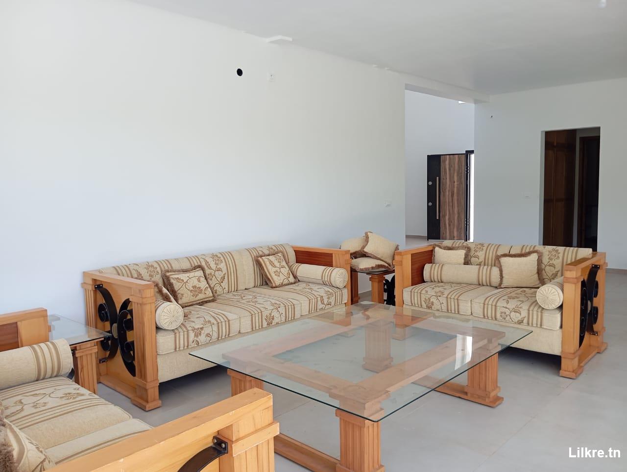 À louer une belle villa s+3 avec piscine à Hamamet