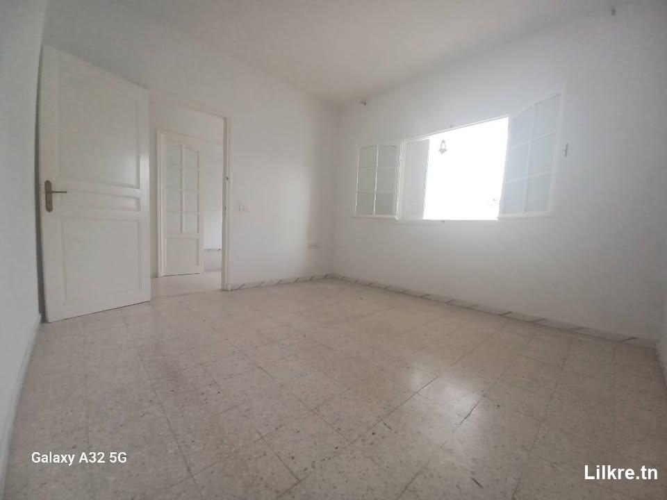 À louer un étage de villa S+3 à Chouchet Radès