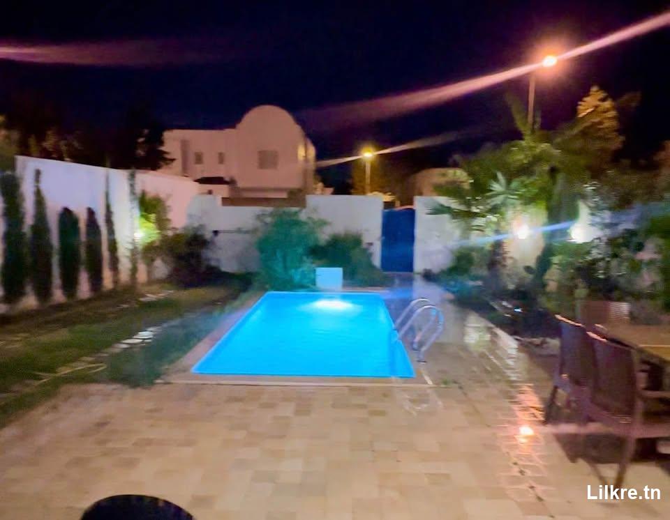 Location vacances un Villa S+4 avec piscine à Hammamet