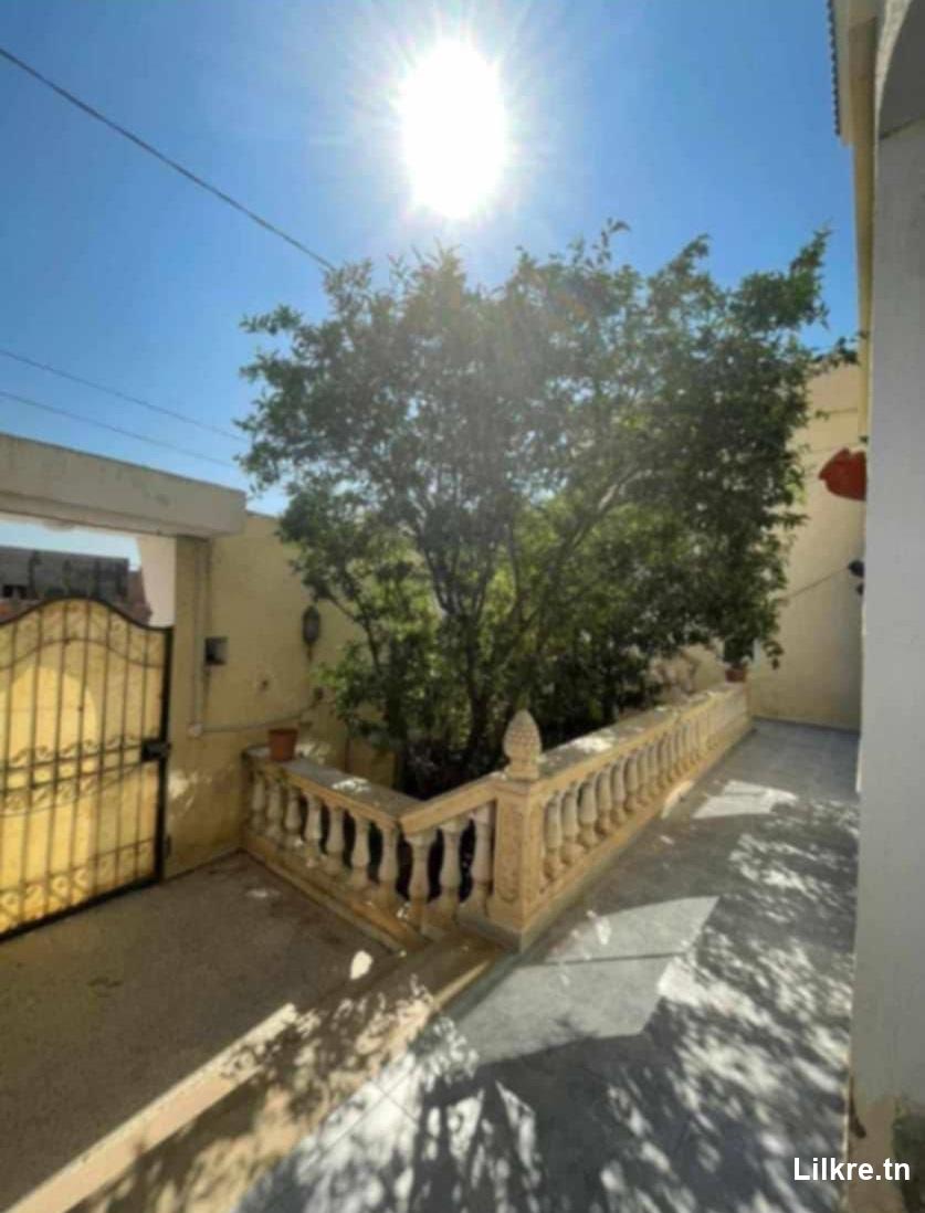 A louer un étage de villas RDC s+2 a raoued