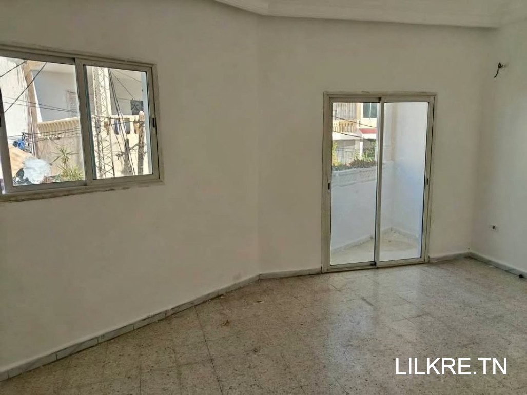 etage de villa a cité ettadhamen