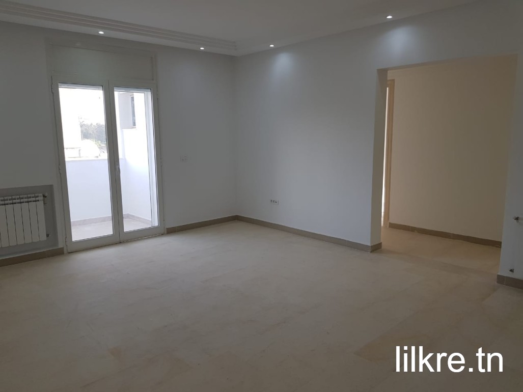 Soukra Etage de villa s+3 à louer 