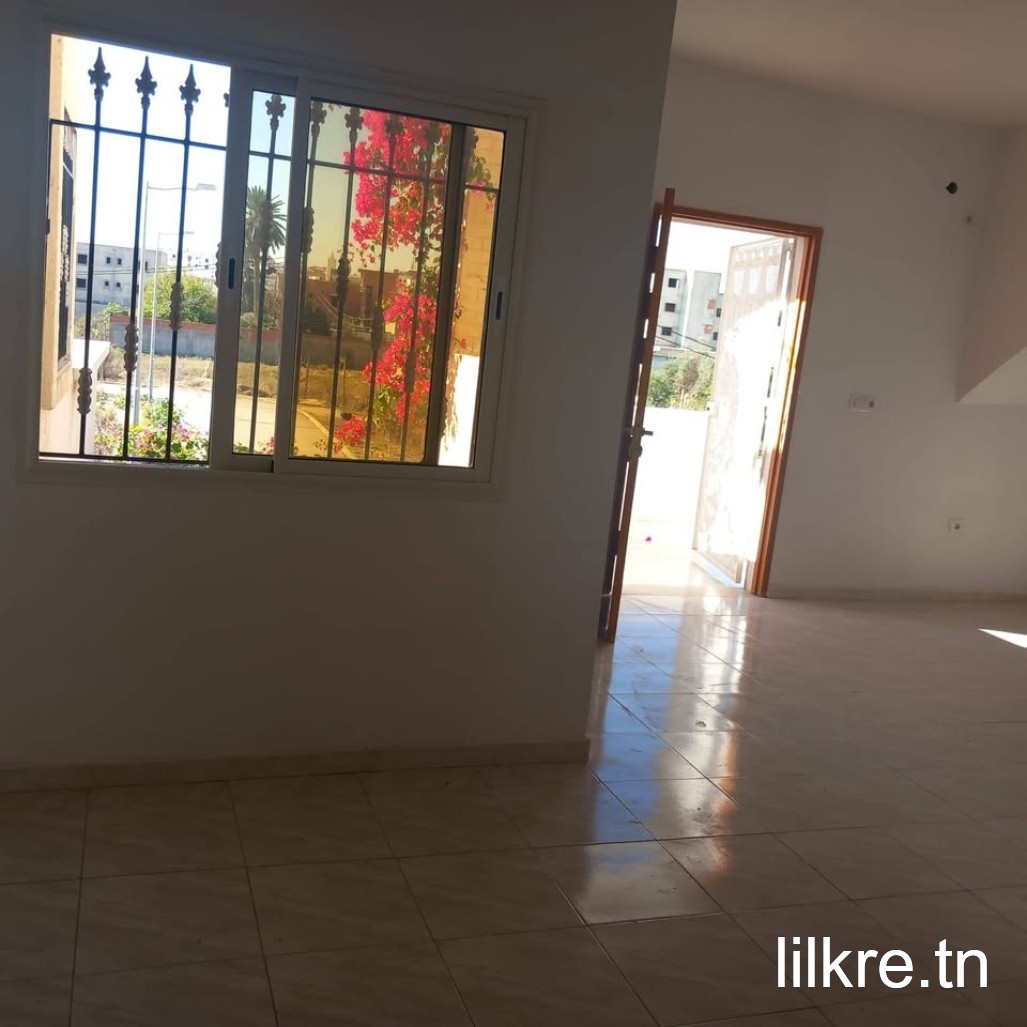 lilkre un etage de villa manouba