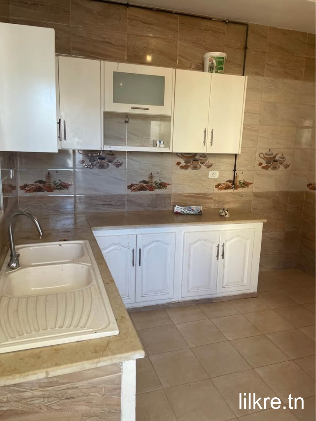 A louer un étage de villa a borj  louzir 