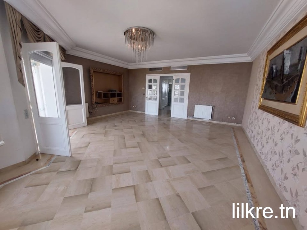 Appartement a louer a cité ennasr 1