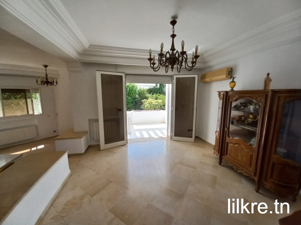 À louer une  Villa moderne sur 3 niveaux avec jardin