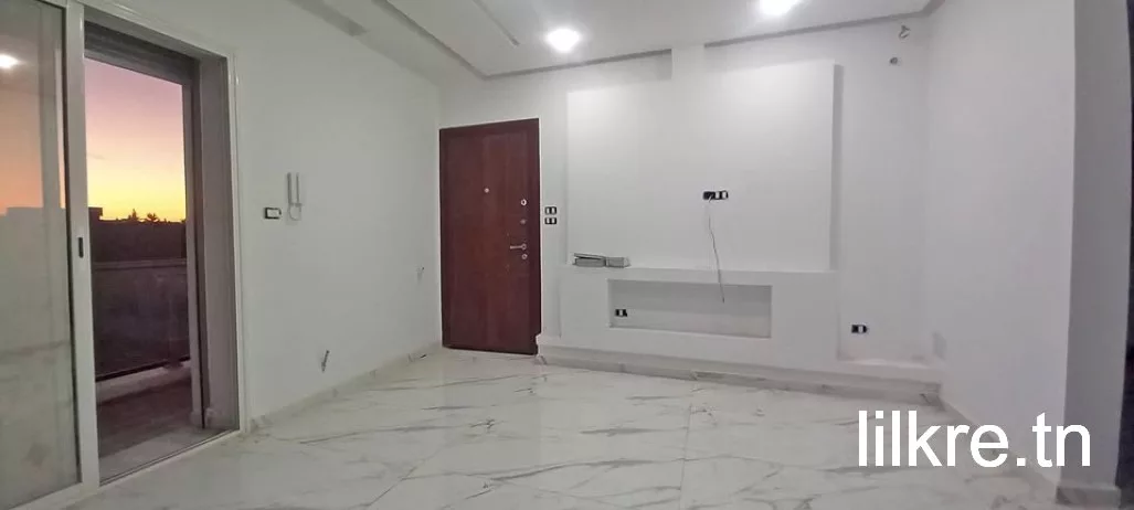 A louer un étage de villa  a la  agba 