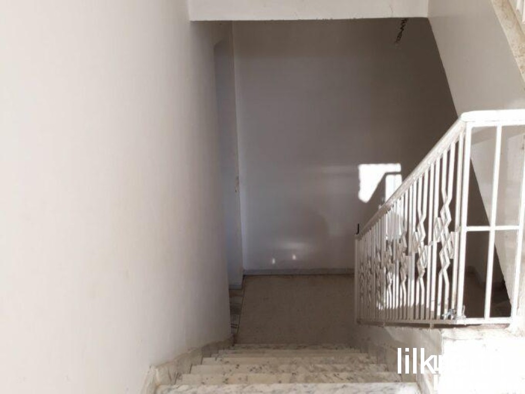 Une grande étage de villa s+2 à Manouba