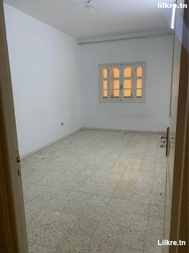 A louer un Etage de Villa S+2 à Sfax Route Sidi Mansour