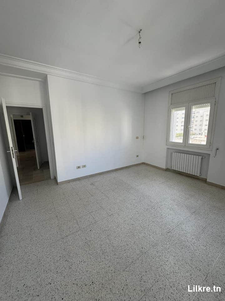 location un Appartement S+3 à l'Aouina Cité Wahat