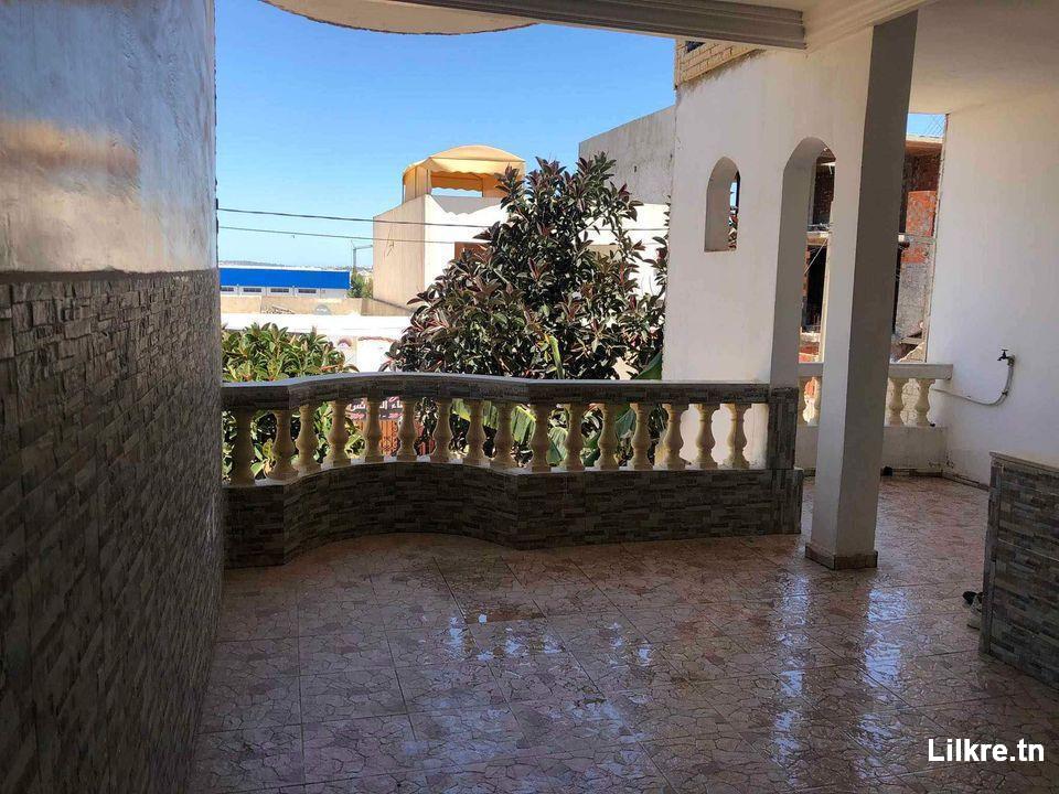 A louer un etage de villa S+2 à jayara  