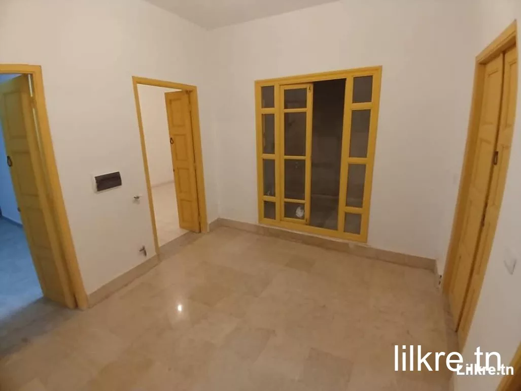 A louer un Appartement S+3 à centre ville 