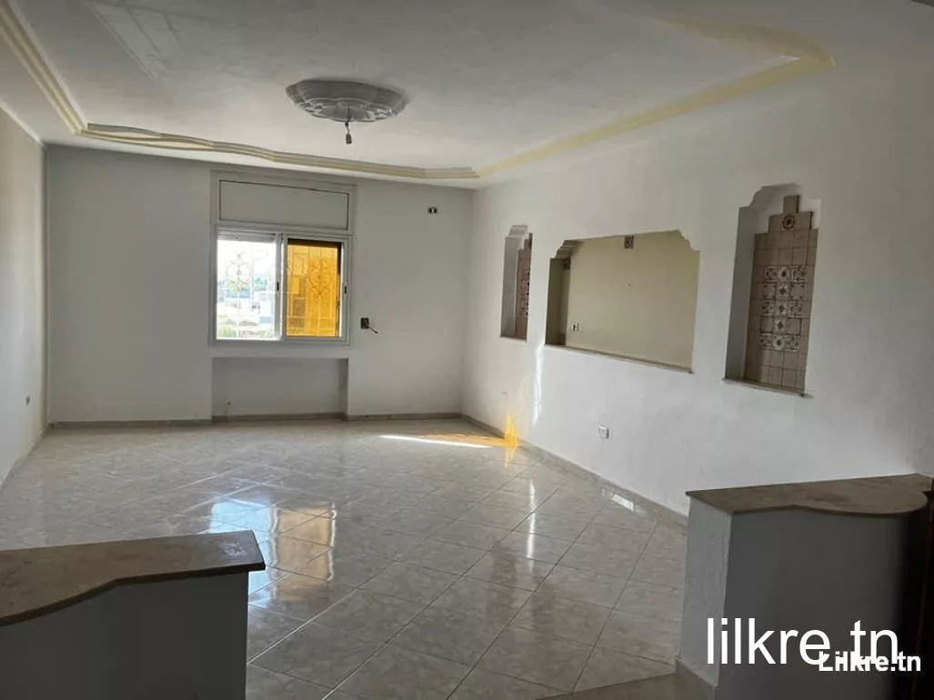 A louer un Appartement S+2 au 2eme étage à Boumhal Basatine 