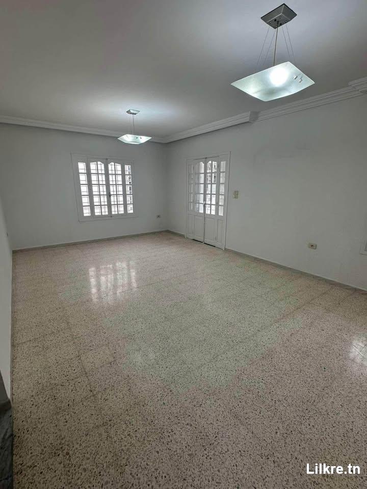 A louer un appartement à  khzema 