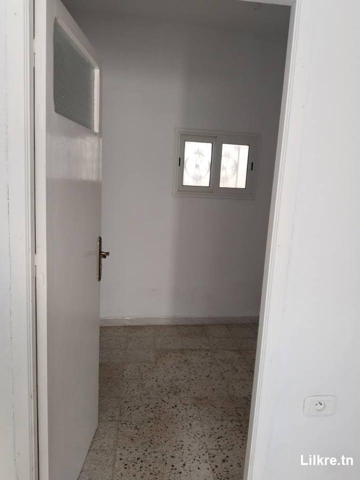 A louer un studio à Entileka 