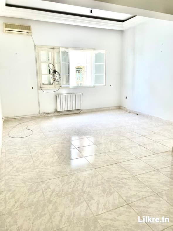 etage de villa a louer  s+2 el menzah 9