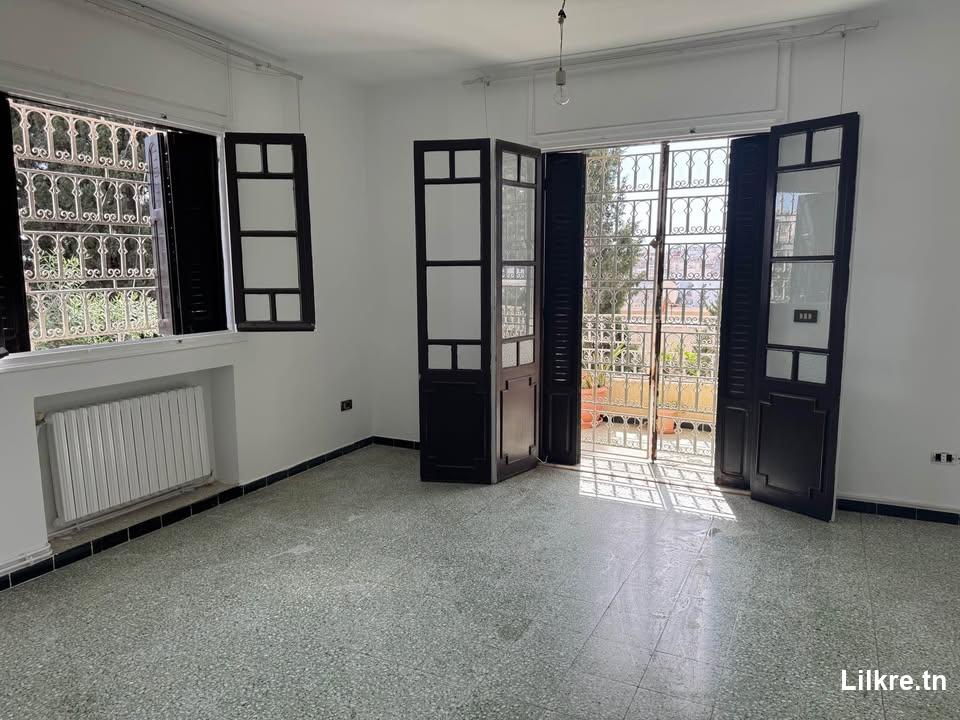 A louer un étage de villa à manar 1