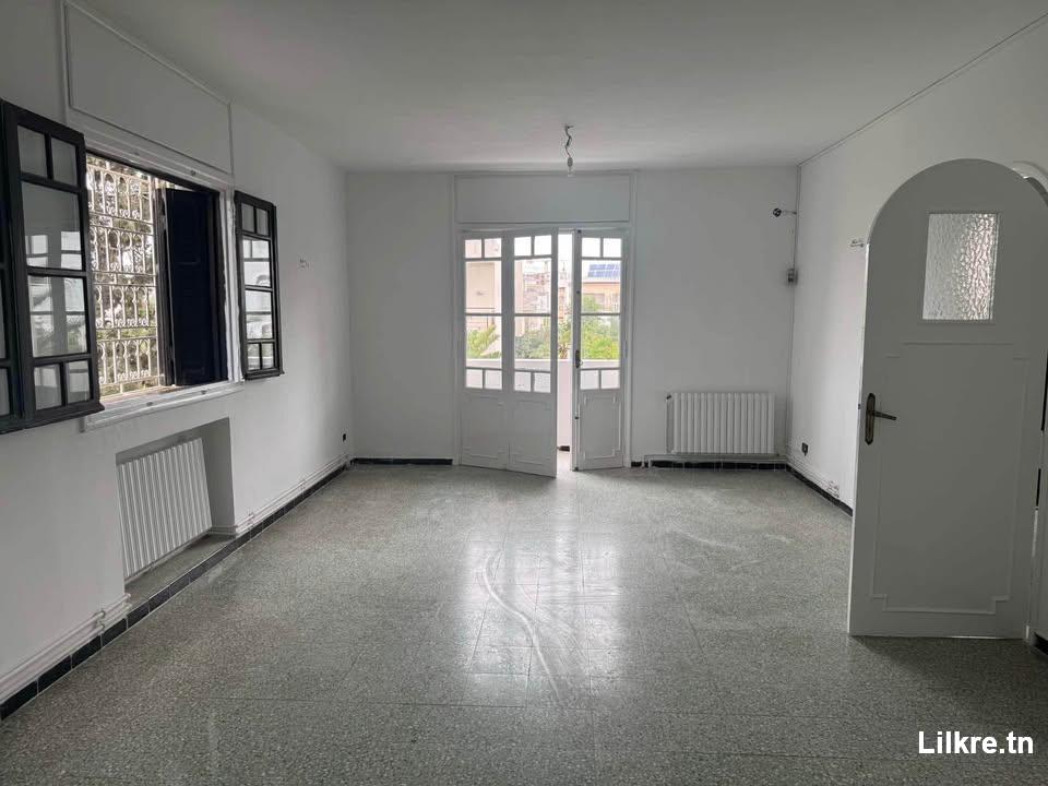 A louer un étage de villa à manar 1