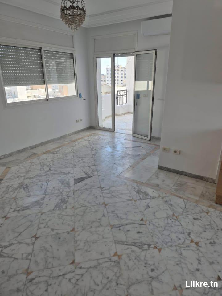 à louer appartement à ennasr 2