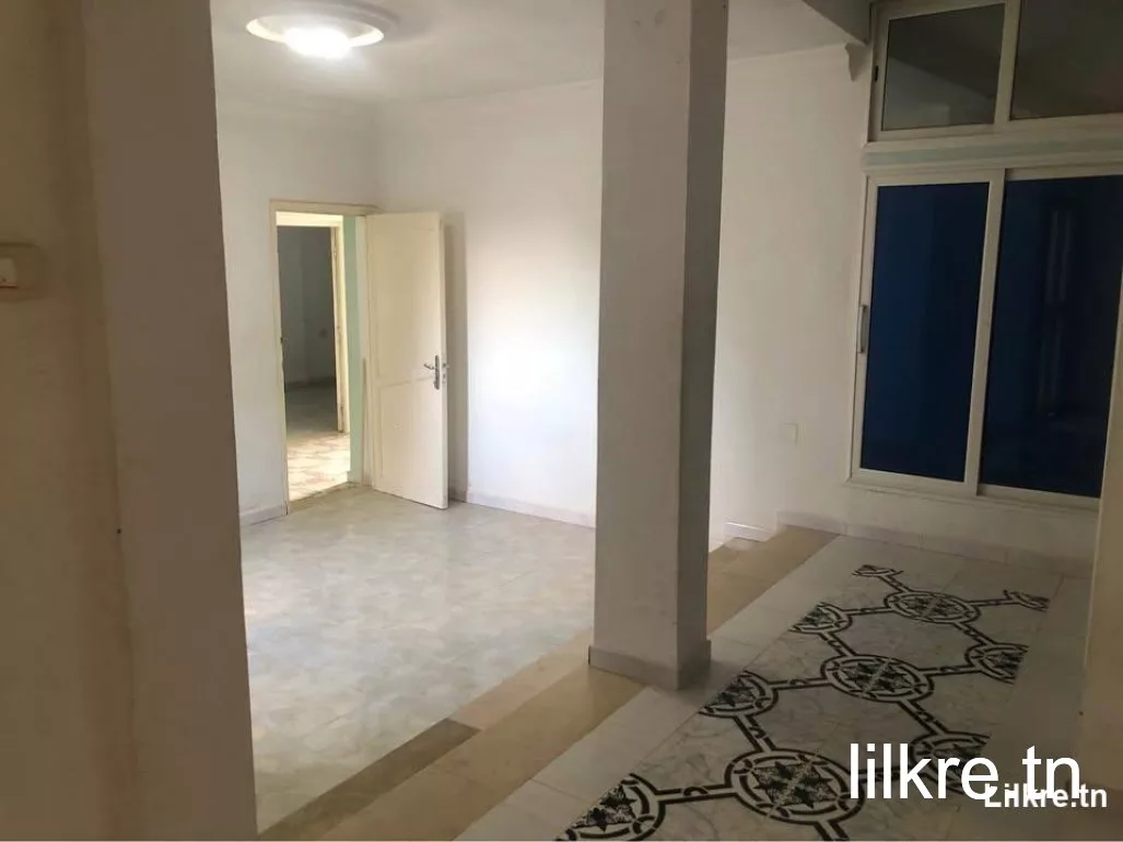 à louer maison + garage à sbeitla