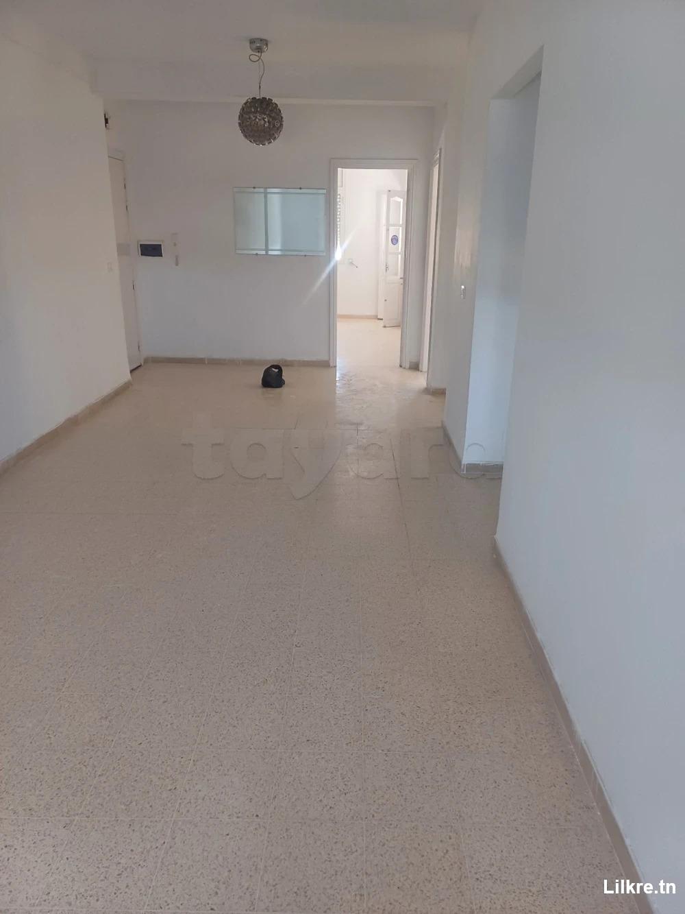 A louer appartement à route Gremda