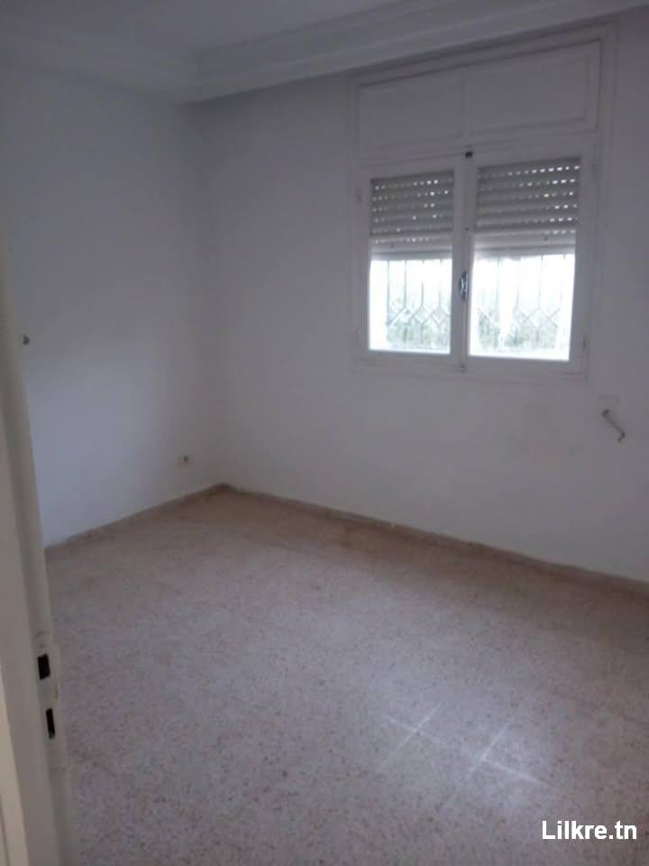 un appartement au rez_de_chaussée  S+2 a  Borej Louzir