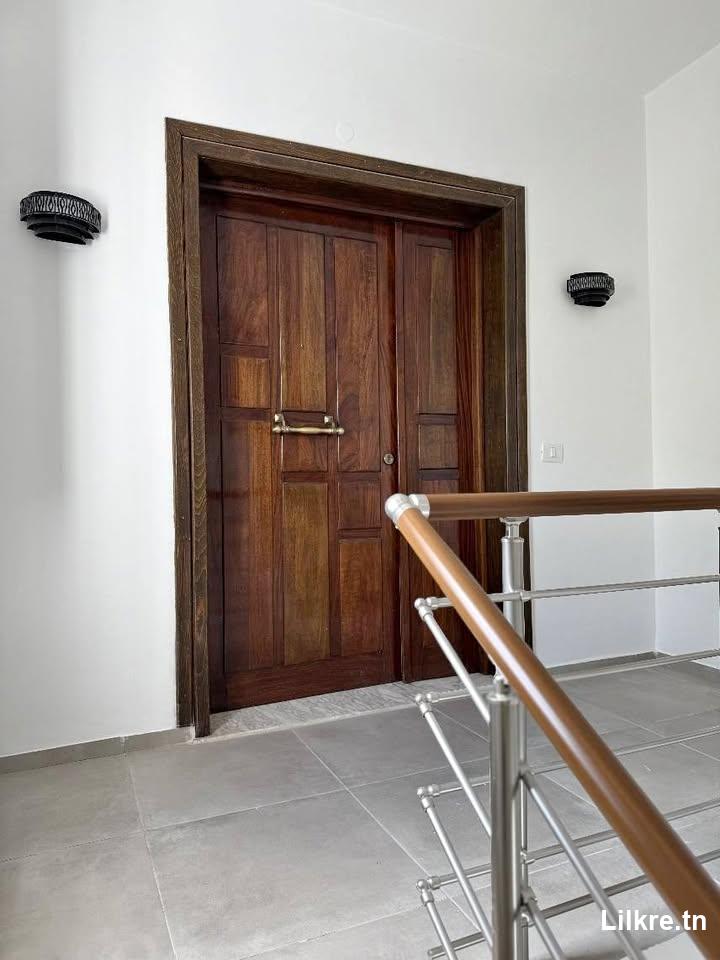 À louer – S+2 étage de villa à Jardin L'Aouina