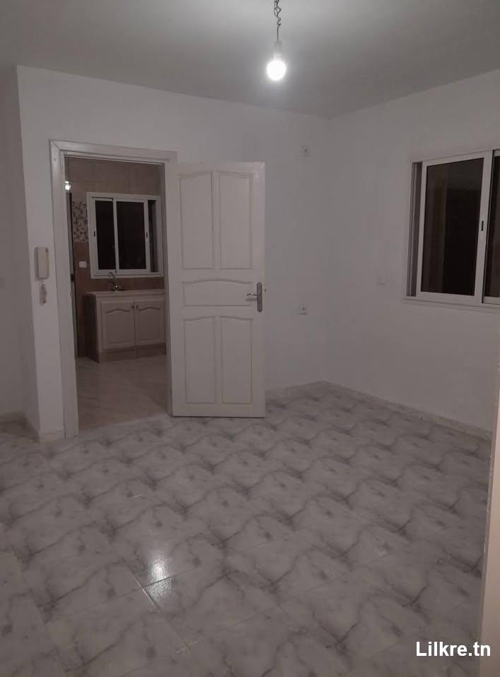 À louer un Studio S+1 à petit prix à Chotrana 1