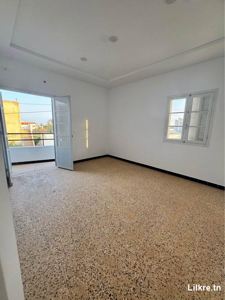 A louer un bureau commercial/ administratif .