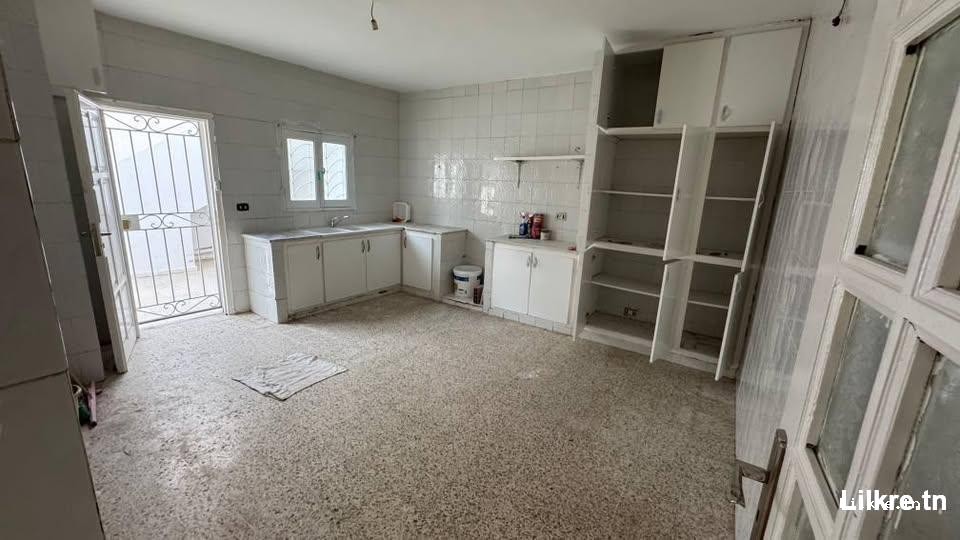 A louer  un étage de villa s+2 a A la Soukra sidi Fradj