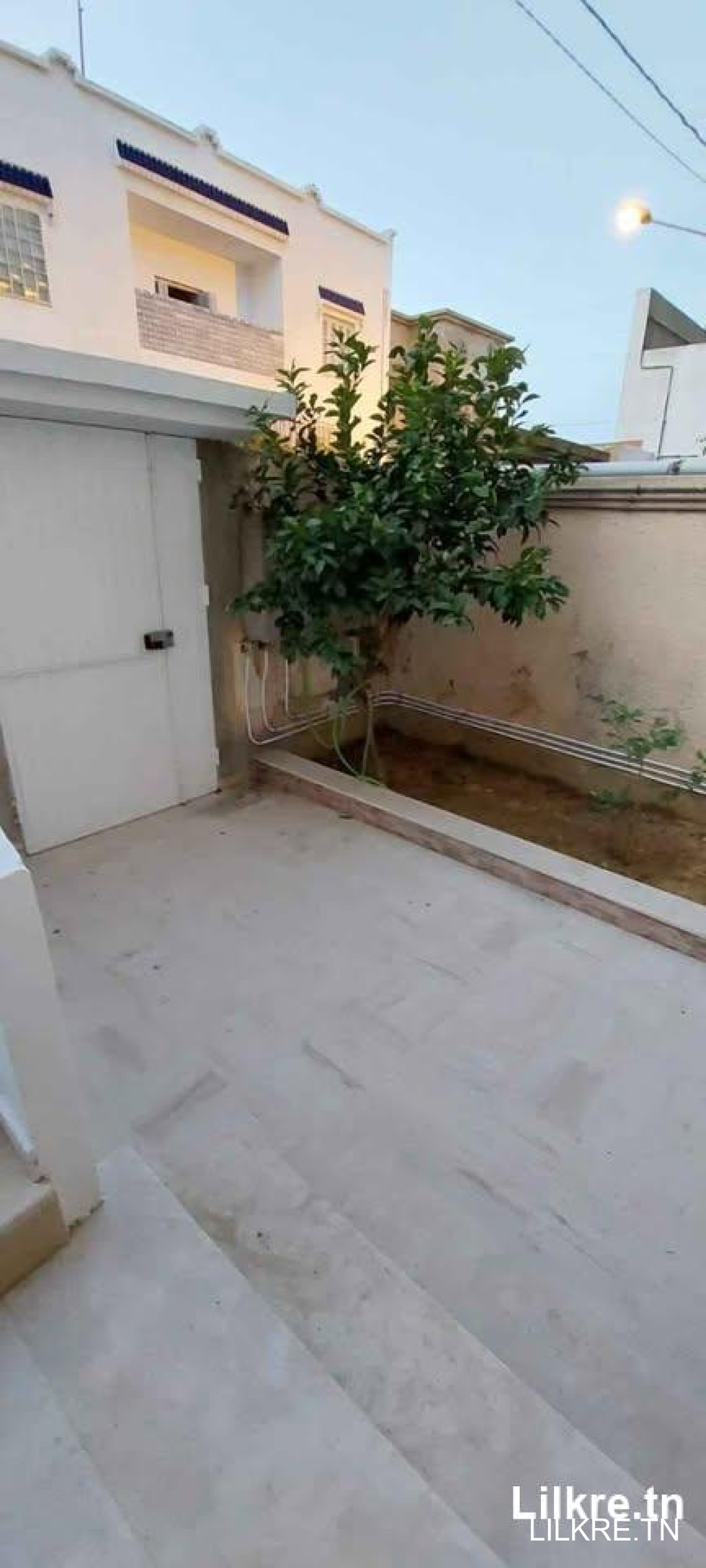 A louer un étage de villas s+3 a nouvelle medina. yasminette 