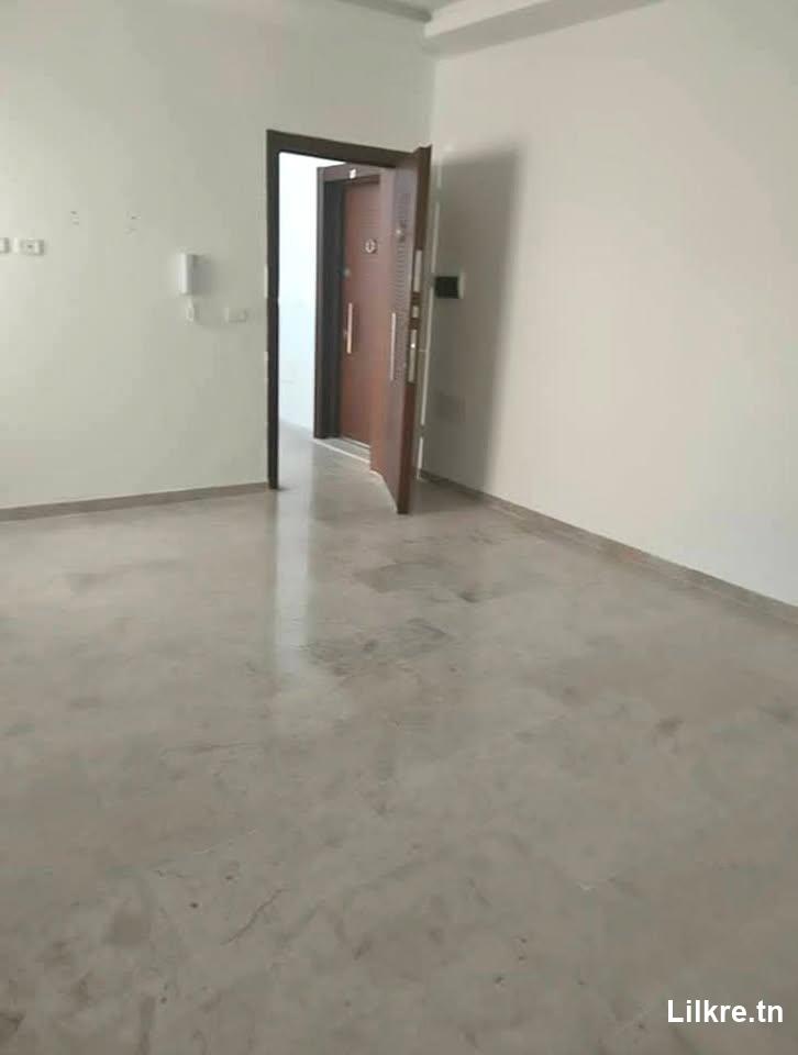 A louer un appartement S+2 au 1ère étage a cité enkhilet 