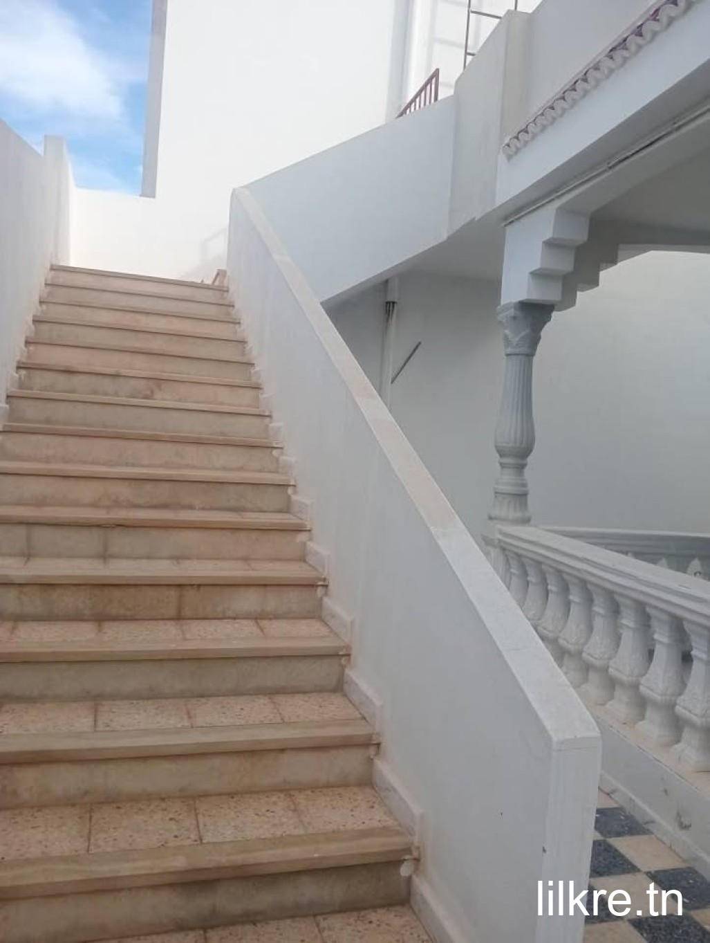 A louer un étage de villa a sfax route tunis km 2.