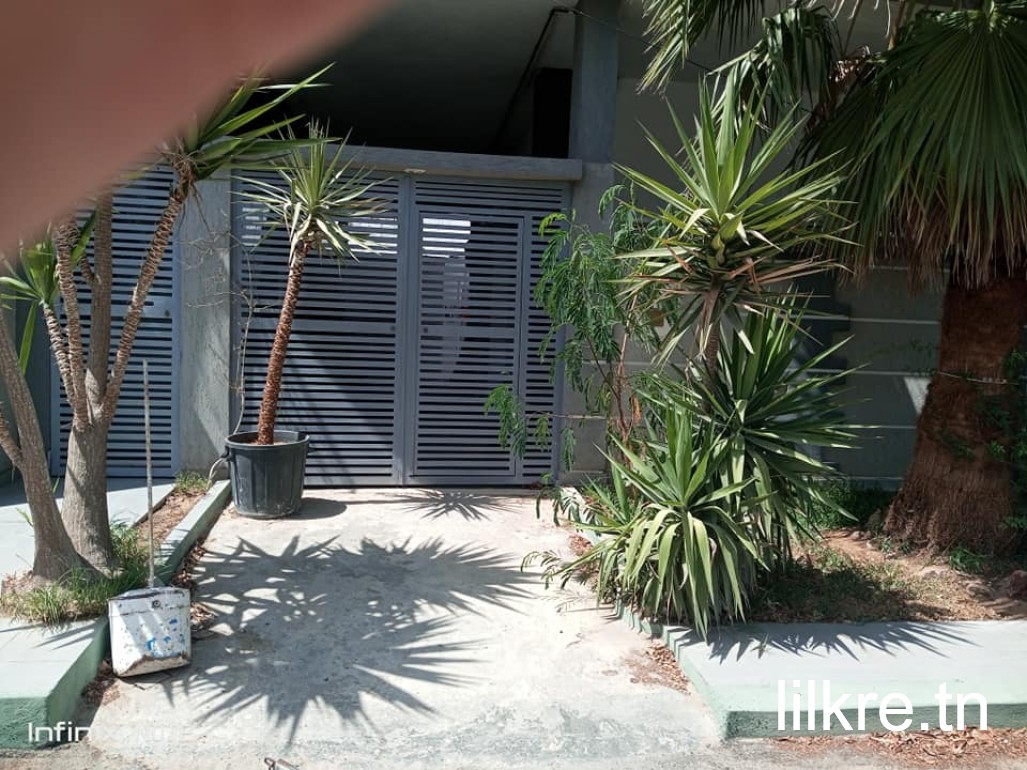 A louer un studio meublée 