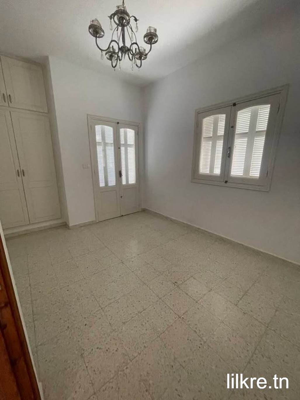 A louer un étage de villa a route el matar 