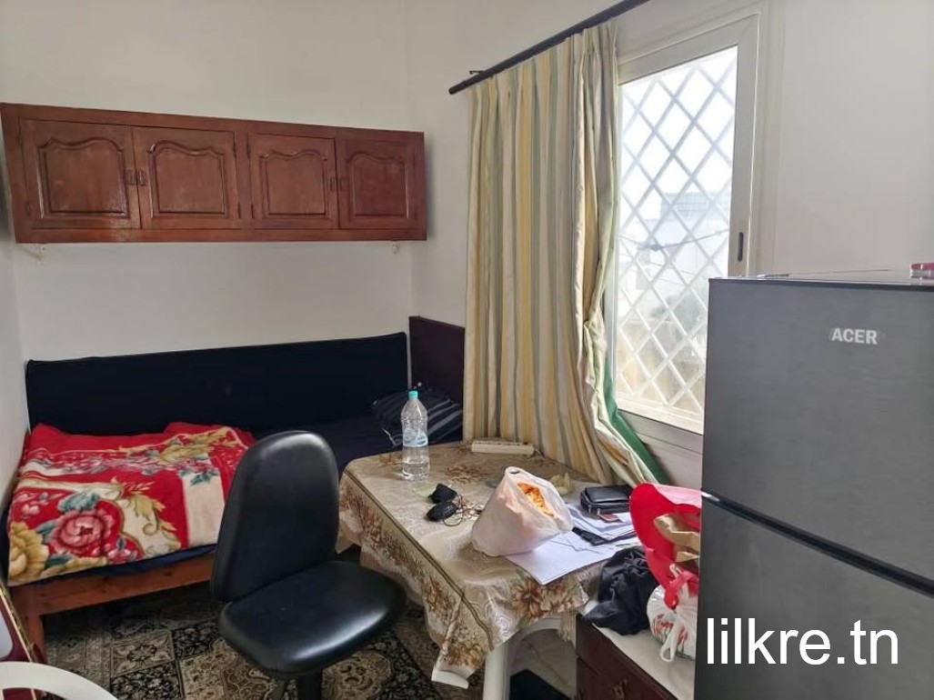 A louer un studio meublée a manar 