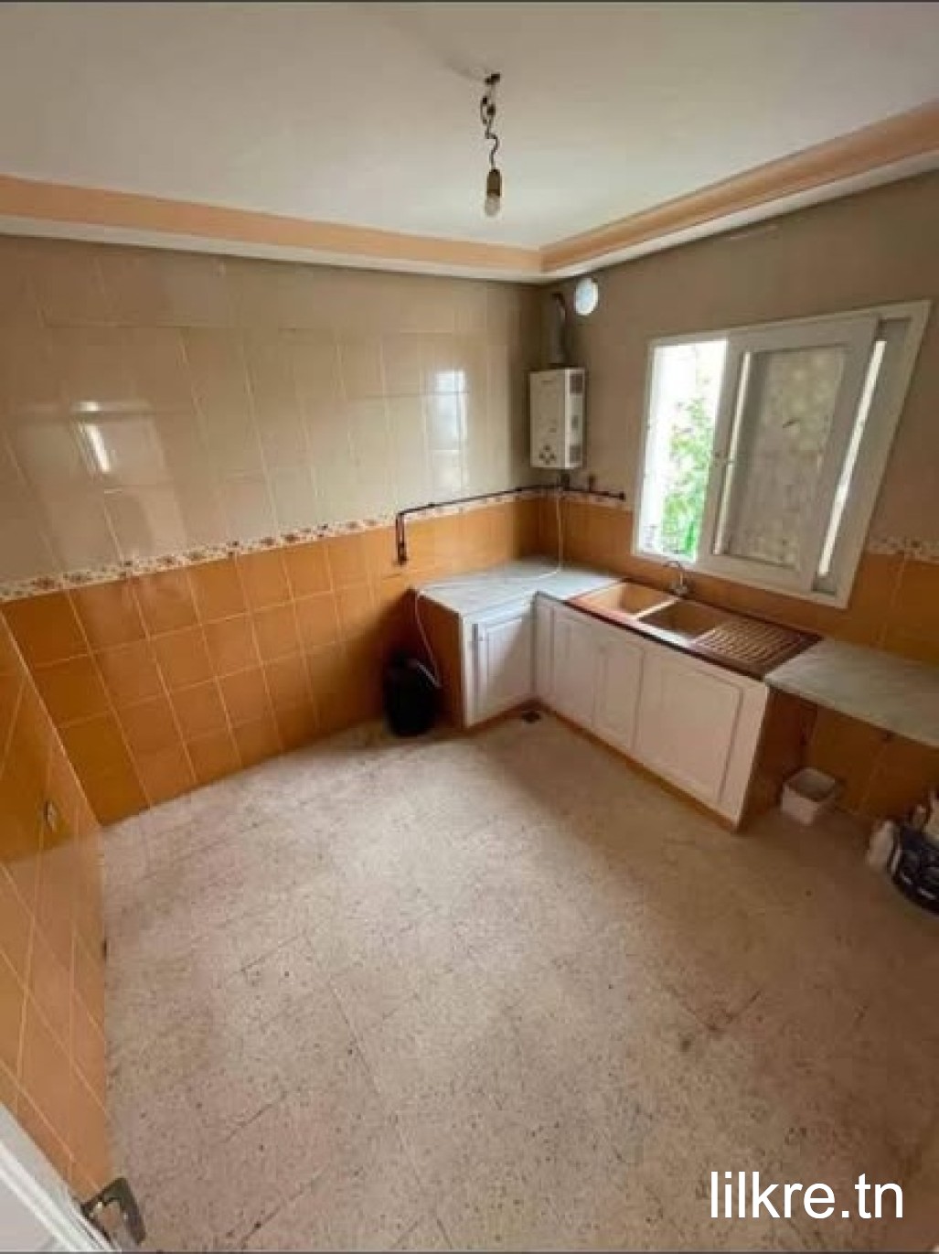 A louer un studio  a cité dhobat 