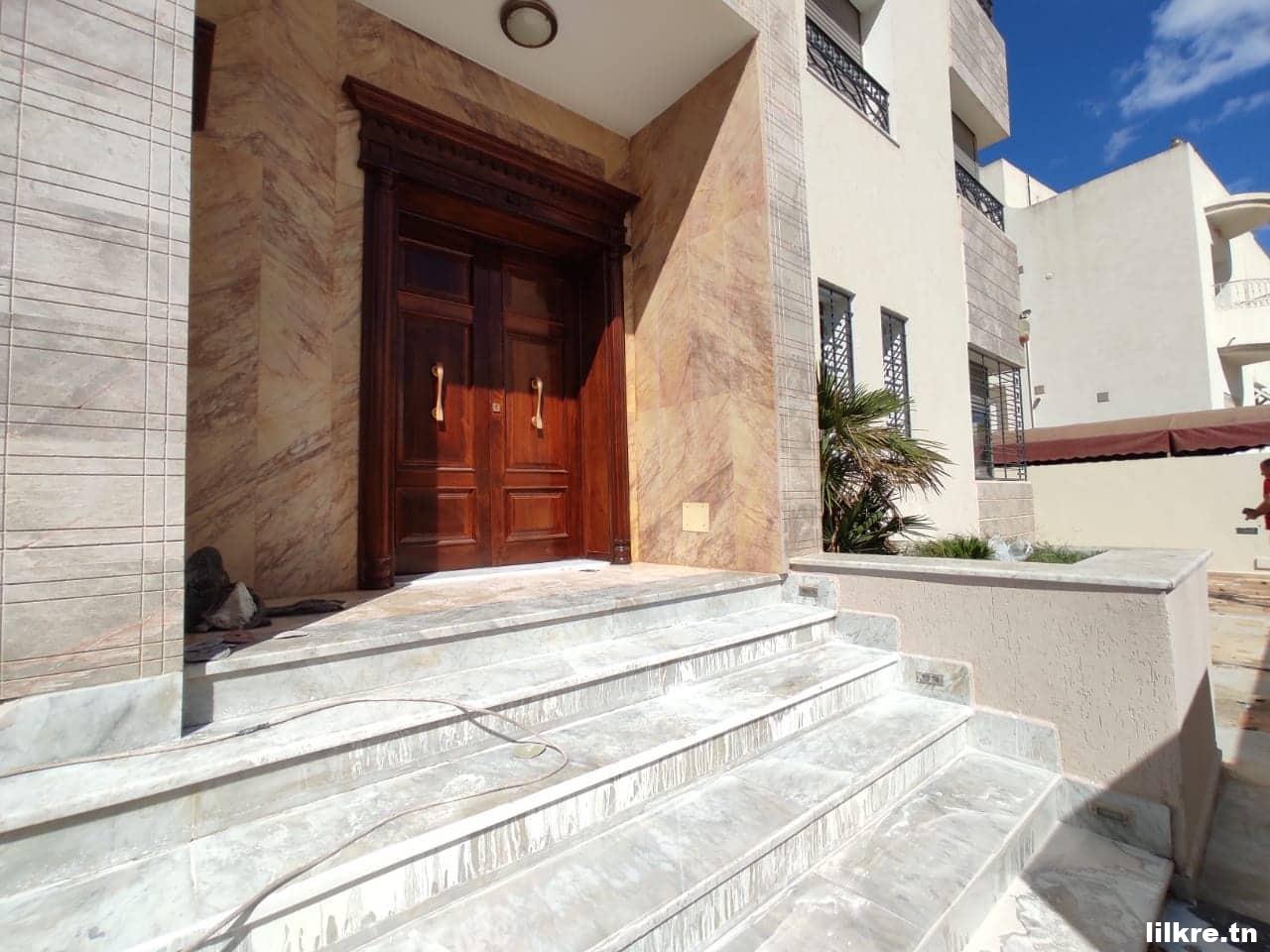  A louer une Villa  S+4 Richement Meublée à Ain Zaghouan